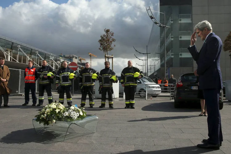 
	Aeroporto: a pol&iacute;cia grega s&oacute; soube atrav&eacute;s da imprensa belga que na mem&oacute;ria enviada havia um mapa do aeroporto internacional de Zaventem, em Bruxelas
 (Andrew Harnik / Reuters)