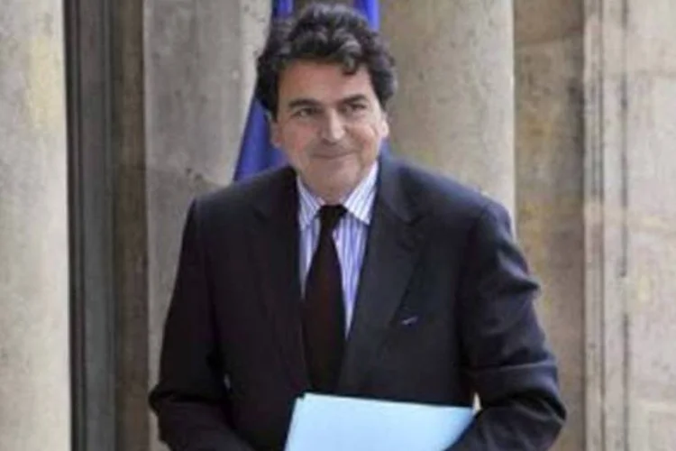 Secretário francês Pierre Lellouche diz que não há solução individual quando há ataque global (.)