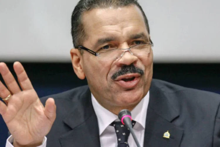 
	Secret&aacute;rio-geral da Interpol, Ronald K. Noble: &quot;quanto mais informa&ccedil;&atilde;o temos, mais pensamos que n&atilde;o se tratou de um atentado terrorista&quot;
 (Robert Pratta/Reuters)