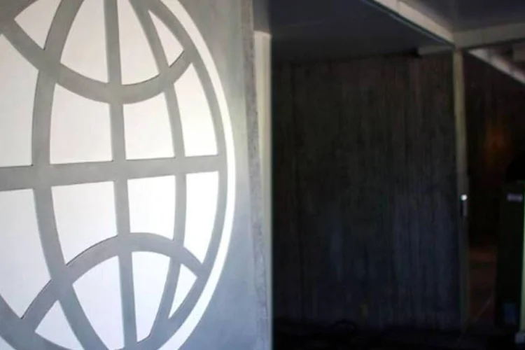 Sede do Banco Mundial: a instituição quer que as estratégias se baseiem na proteção social, com o desenvolvimento de medidas de geração de oportunidades de emprego (Win McNamee/Getty Images)