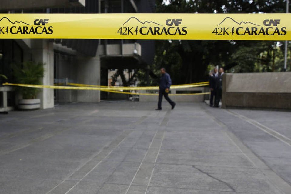 Bomba explode na sede do CAF em Caracas