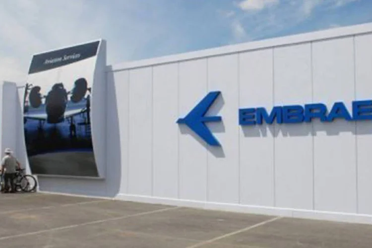 Sede da Embraer: Na Bovespa, a ação recua 6,5% (Eric Piermont/AFP)