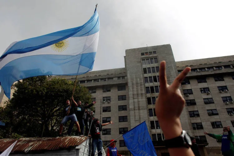 
	Argentina: o governo argentino pediu ao juiz a suspens&atilde;o definitiva das medidas que impedem que o pa&iacute;s tenha acesso mercados financeiros.
 (Martin Acosta / Reuters)