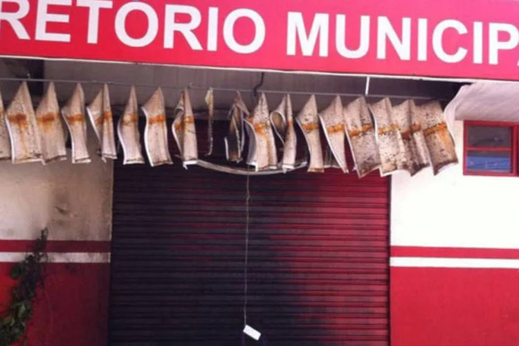 
	Sede do PT: o clima de tens&atilde;o causado por manifesta&ccedil;&otilde;es fez hoje com que os comerciantes fossem orientados a fecharem suas portas &agrave;s 15 horas
 (Divulgação / PT)