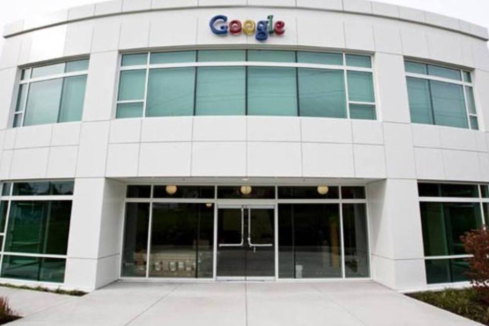 Google e Caterpillar ofuscam Apple e Wall St sobe