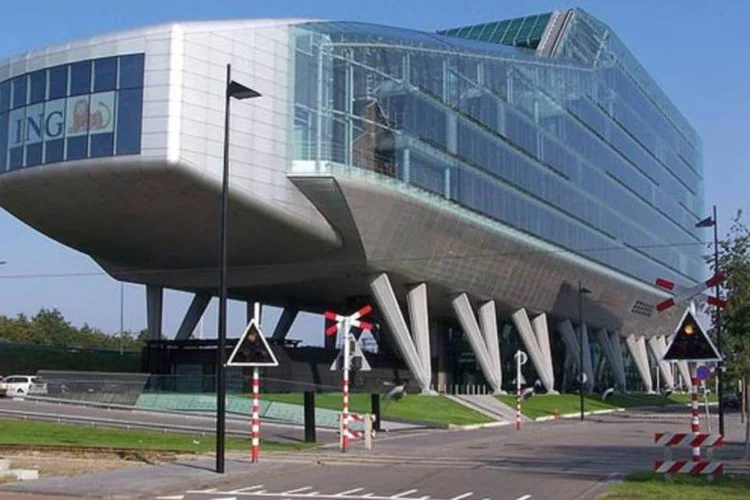 Sede da ING: empresa já teria contratado o Goldman Sachs para auxiliar na operação ( Mig de Jong/Wikimedia Commons)