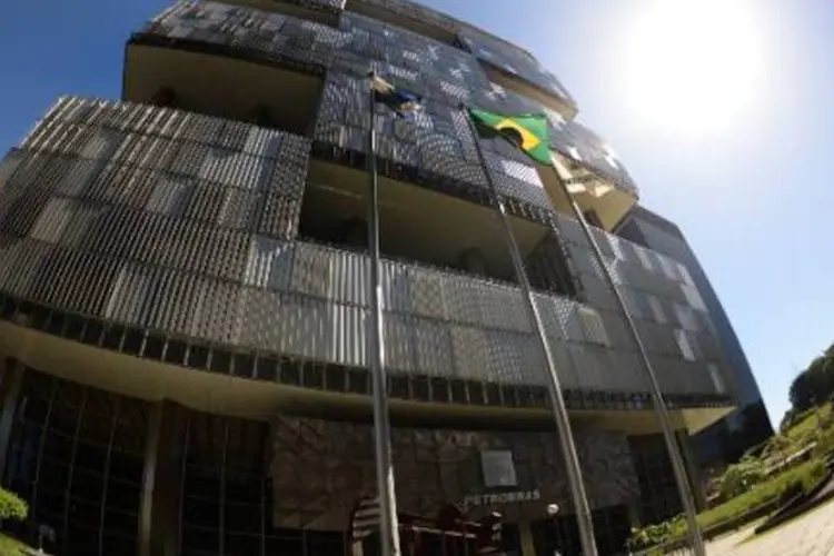 
	Sede da Petrobras, no Rio de Janeiro: d&iacute;vida l&iacute;quida, por sua vez, oscilou 8,3% no per&iacute;odo
 (Vanderlei Almeida/AFP)