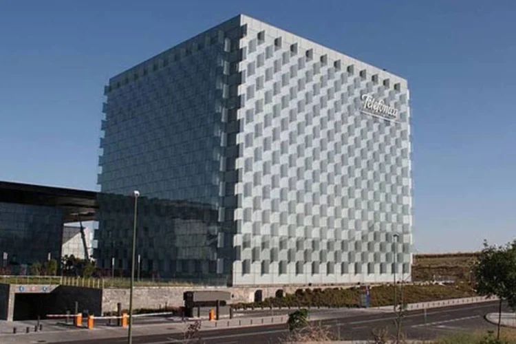 
	Sede da Telef&ocirc;nica em Madri
 (M.Peinado/Wikimedia Commons)
