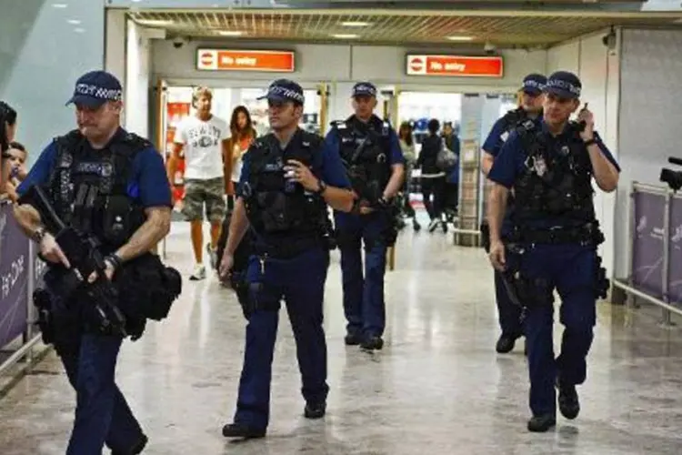 
	Equipes de seguran&ccedil;a em aeroporto: detalhes sobre medidas n&atilde;o foram divulgados
 (Carl de Souza/AFP)