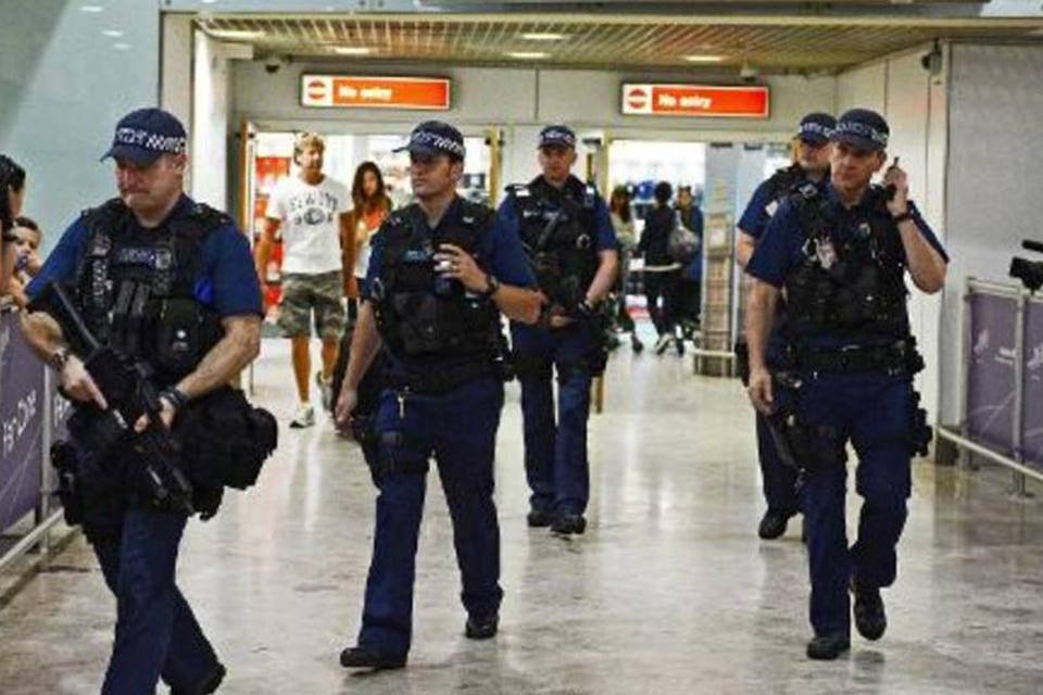 Grã-Bretanha reforça segurança nos aeroportos após alerta