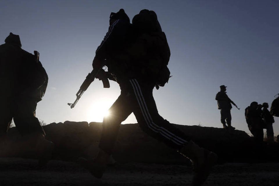 Tropas afegãs enfrentam rebeldes na fronteira com Paquistão