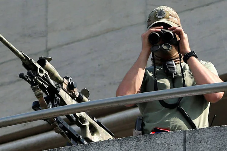 
	Seguran&ccedil;a: a Pol&iacute;cia aumentou a presen&ccedil;a de efetivos e bloqueou a passagem de ve&iacute;culos no per&iacute;metro da festa
 (Francois Lenoir / Reuters)
