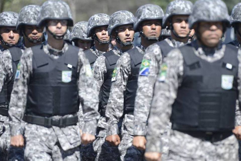Dilma determina presença ostensiva do Exército na Copa