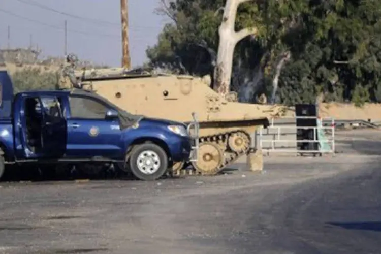 Forças de segurança patrulham El-Arish, na Península do Sinai, no Egito, em 2011: os sequestros se multiplicaram no ano passado no Sinai
 (AFP)