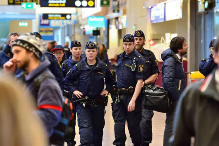
	Seguran&ccedil;a: ap&oacute;s o duplo atentado suicida no aeroporto de Bruxelas-Zaventem (16 mortos), muitos pa&iacute;ses anunciaram medidas de seguran&ccedil;a refor&ccedil;ada nesses locais
 (Getty Images)