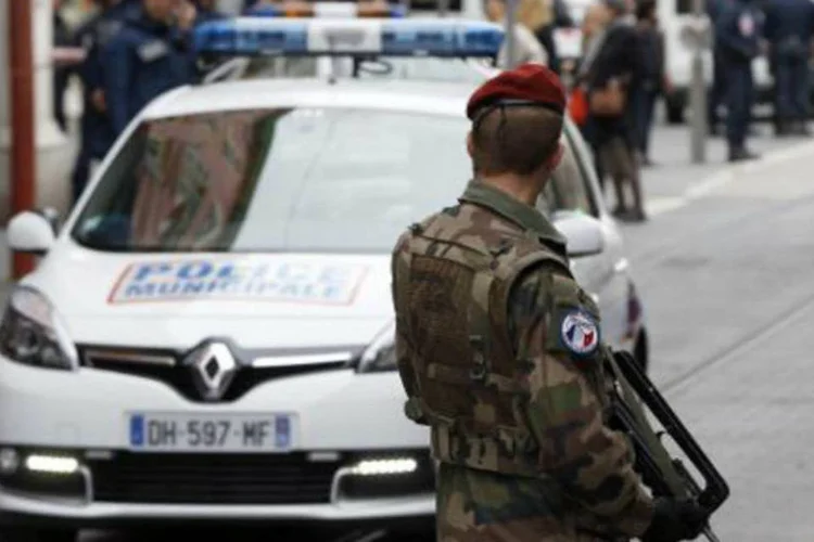 Forças de segurança patrulham região de Nice, na França (Valery Hache/AFP)