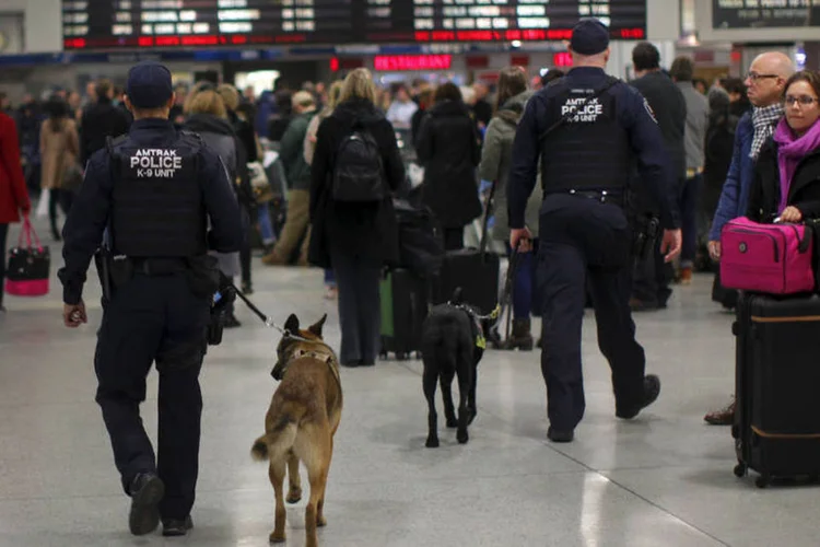 
	Seguran&ccedil;a refor&ccedil;ada: espera-se que mais de 2 milh&otilde;es de passageiros decolem diariamente durante o feriado
 (Mike Segar / Reuters)