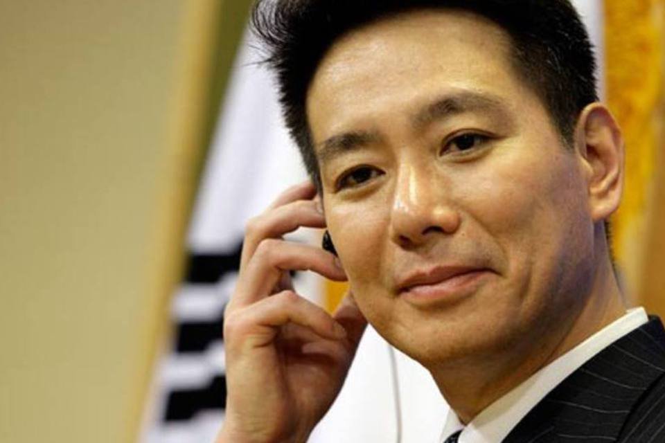 Ministro das Relações Exteriores japonês decidiu renunciar, segundo "Kyodo"