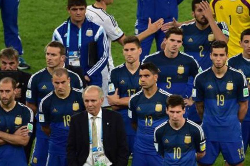 Seleção da Argentina é recebida com aplauso em Buenos Aires