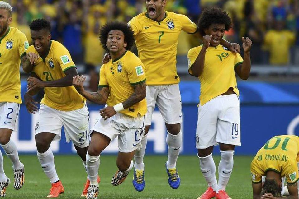 Brasil vai jogar com camisa amarela e calção branco