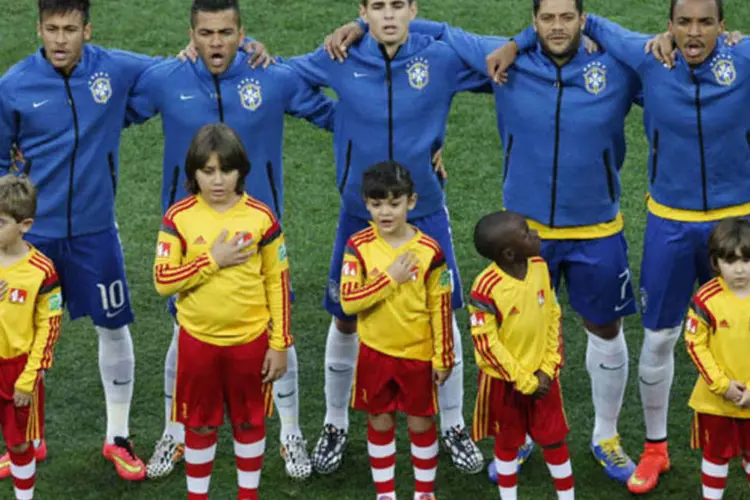 Seleção Brasileira canta hino nacional em jogo Brasil e Croácia (Paulo Whitaker / Reuters)