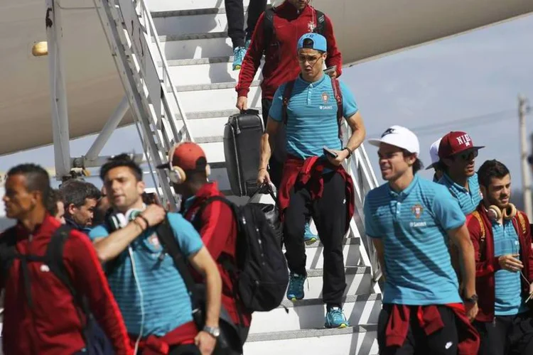 Seleção de Portugal desembarca no aeroporto de Viracopos para a Copa do Mundo (Nacho Doce/Reuters)
