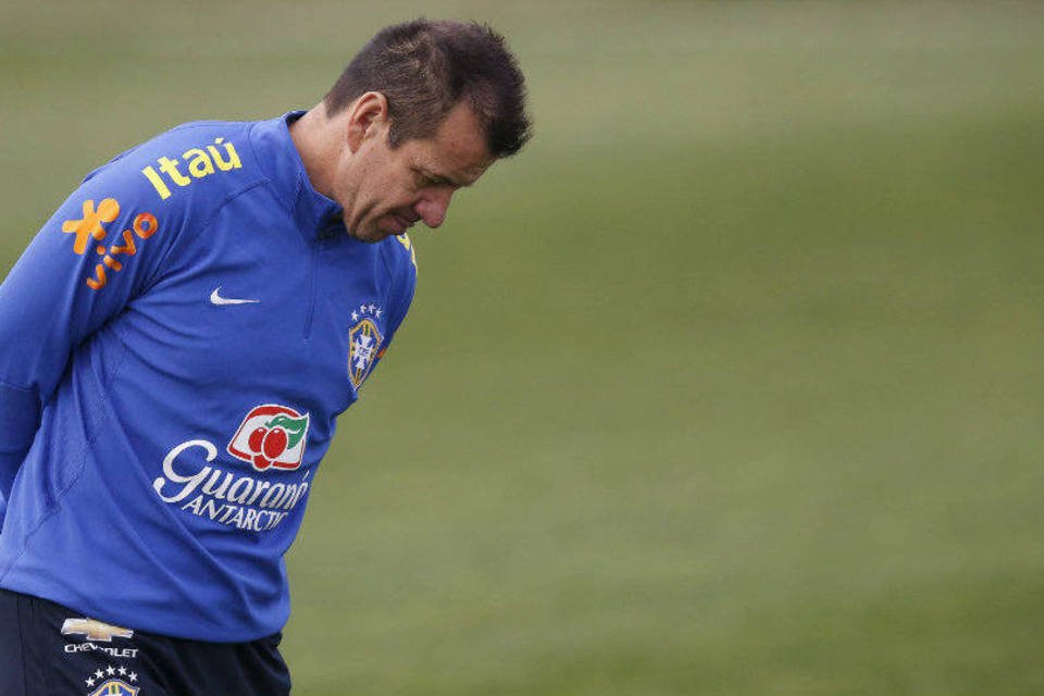 Dunga revela que 15 jogadores do Brasil estão com virose