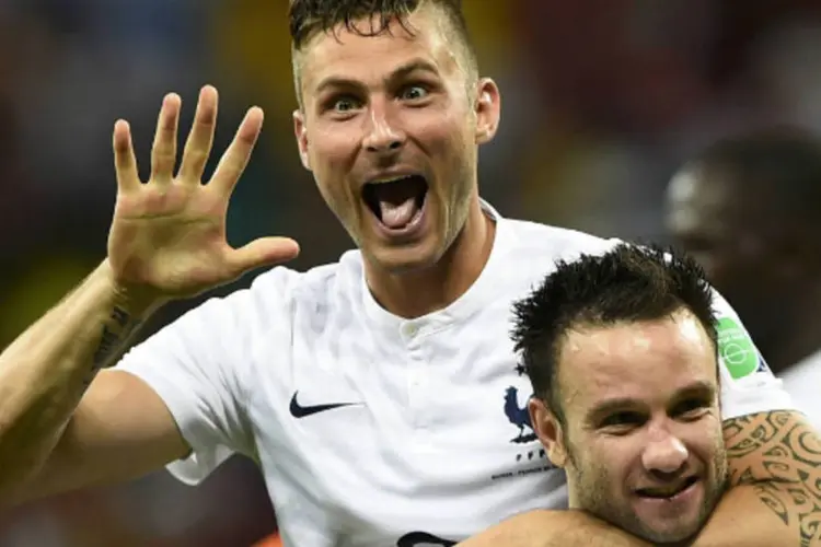
	Sele&ccedil;&atilde;o francesa: Benzema, Sissoko, Matuidi, Cabaye e Valbuena marcaram para os franceses
 (Dylan Martinez/Reuters)