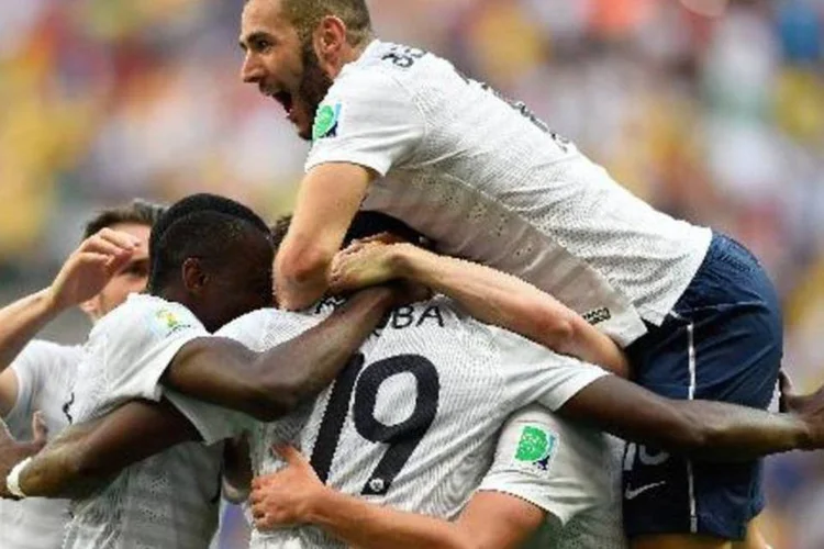 Jogadores da seleção da França: partida está programada para as 13H00 (Fabrice Coffrini/AFP)