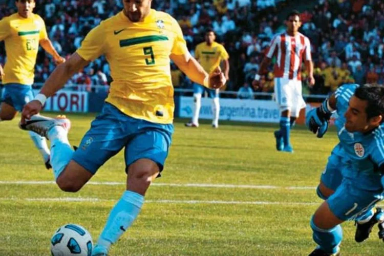 Jogo da seleção: o Brasil precisa alcançar no negócio do esporte o mesmo sucesso que obtém em campo   (AFP Photo)