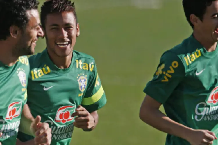 Jogadores da seleção brasileira de Futebol treinam no Mineirão antes da partida contra o Uruguai pela Copa das Confederações (REUTERS/Sergio Moraes)