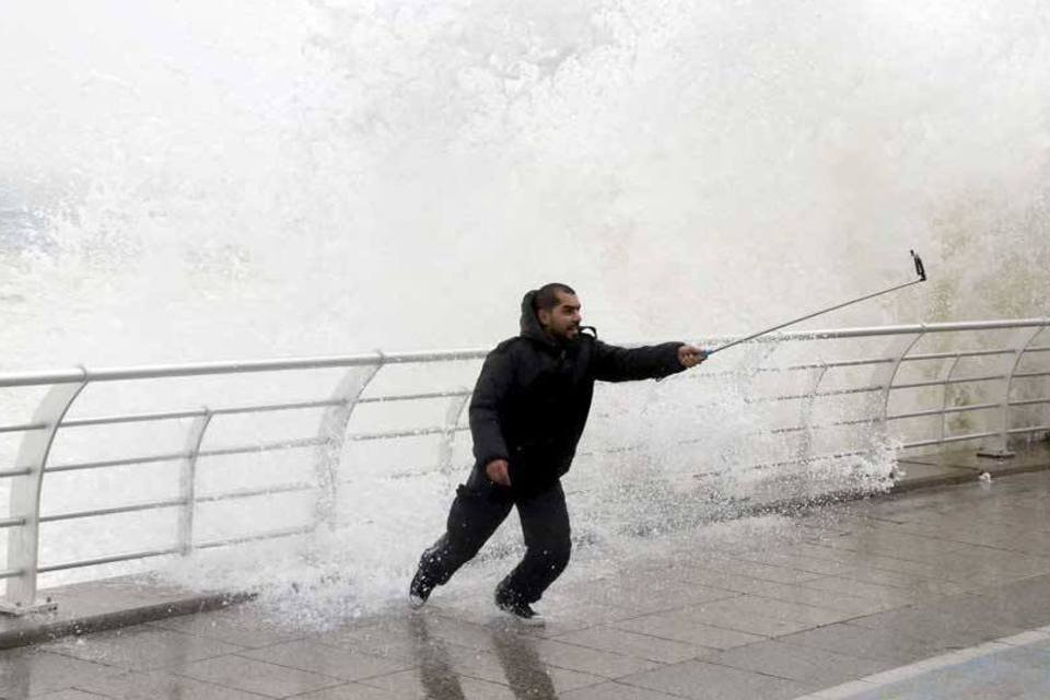 Onda de selfies em locais perigosos preocupa autoridades