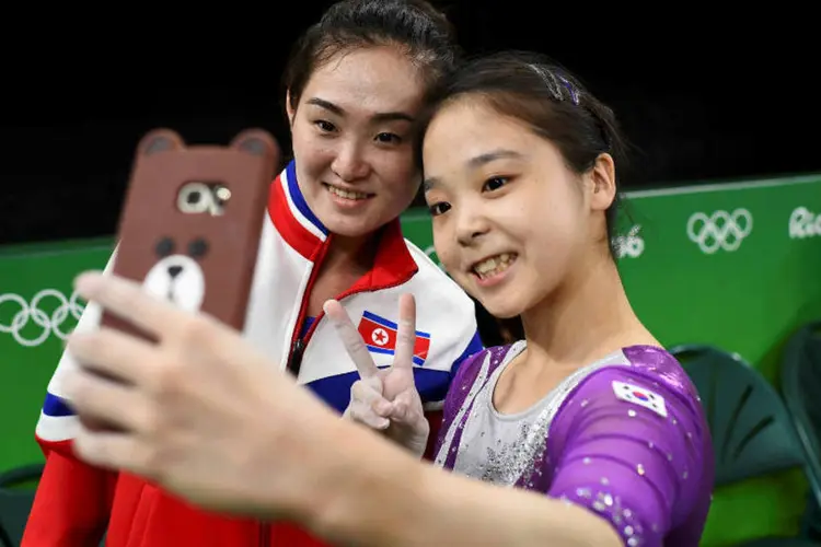 
	Selfie entre atletas da Coreia do Sul e Coreia do Norte: &quot;Eu n&atilde;o esperava tal rea&ccedil;&atilde;o, ainda estou chocada&quot;
 (REUTERS/Dylan Martinez)