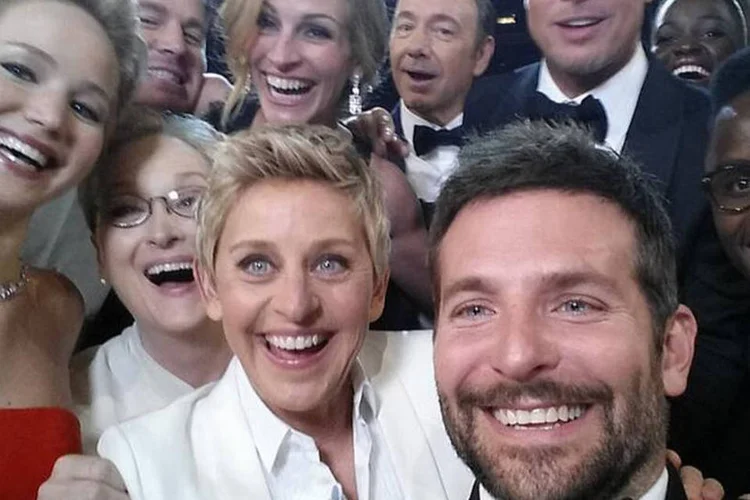 
	&quot;Selfie&quot; no Oscar: Ellen reuniu v&aacute;rios atores para a foto, e ainda desafiou o p&uacute;blico a transforma-l&aacute; na mensagem mais retweetada do Twitter
 (Reprodução/Twitter)