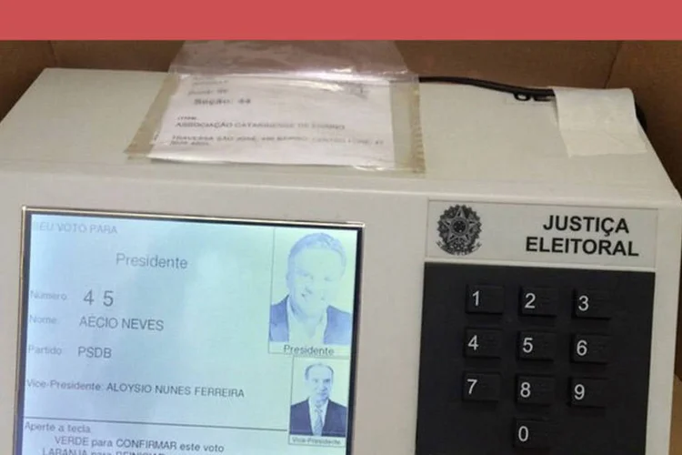 
	Tela mostra tumblr &quot;#SelfieNaUrna&quot;: em p&aacute;gina de rede social est&atilde;o sendo reunidas imagens capturadas no momento do voto Ato, contudo, &eacute; proibido por lei eleitoral
 (Reprodução/EXAME.com)
