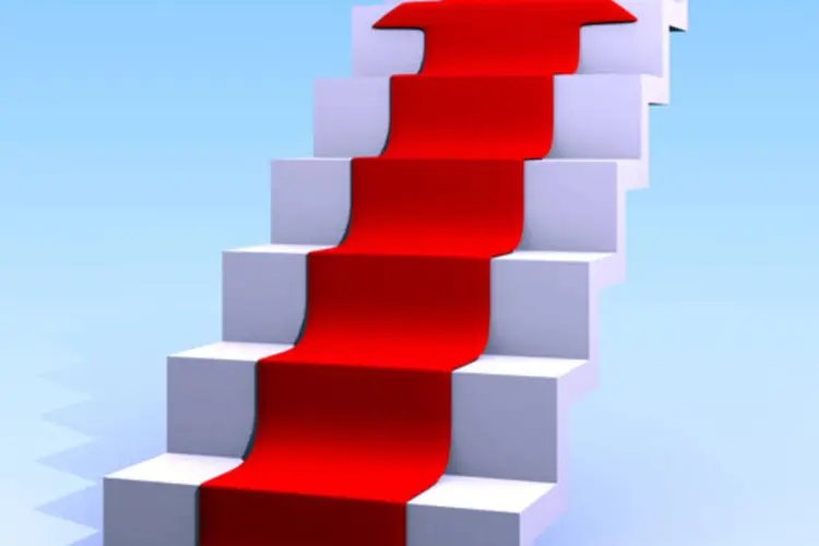 
	Escada com tapete vermelho em formato de flecha: Renda fixa foi o destaque de maio
 (Stock.xchng)