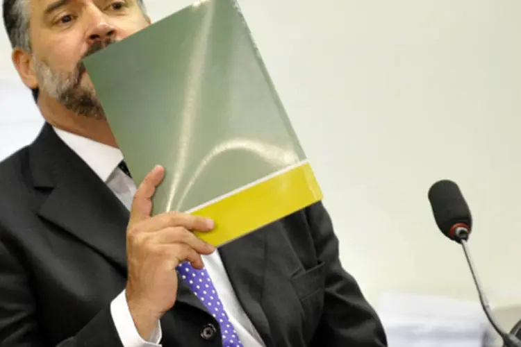 
	O deputado Paulo Pimenta (PT-RS): altera&ccedil;&atilde;o &eacute; uma derrota para o ministro da Fazenda
 (Antonio Cruz/Agência Brasil)