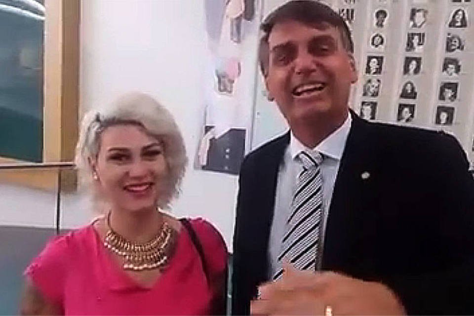 "Ex-feminista" anuncia parceria política com Bolsonaro