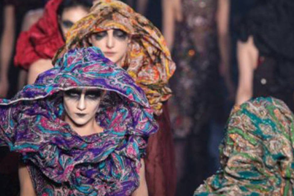 Jovem moda brasileira de braços abertos para o mundo