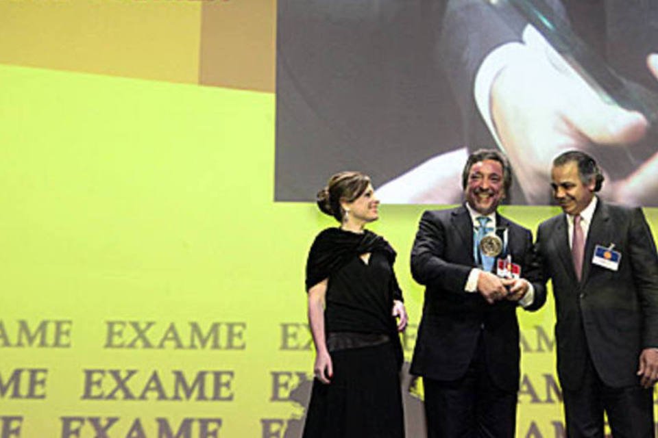 Cláudia Vassallo, diretora de redação de EXAME, o presidente da Semp Toshiba, Afonso Hennel, e Edemir Pinto, presidente da BM&F Bovespa
