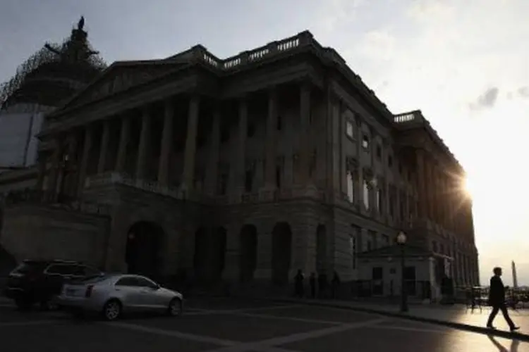 Vista do Capitólio, sede do Senado americano: projeto de orçamento prevê cortes nos gastos sociais e o fim da lei de previdência social conhecida como "Obamacare" (Mark Wilson/AFP)