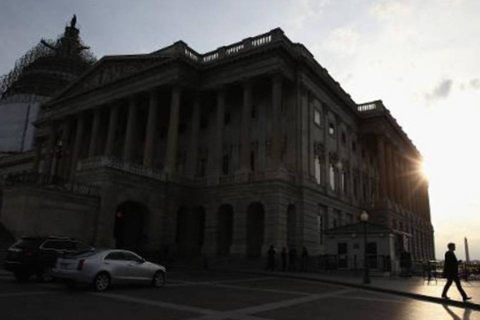 EUA aprovam projeto de orçamento que corta gastos sociais