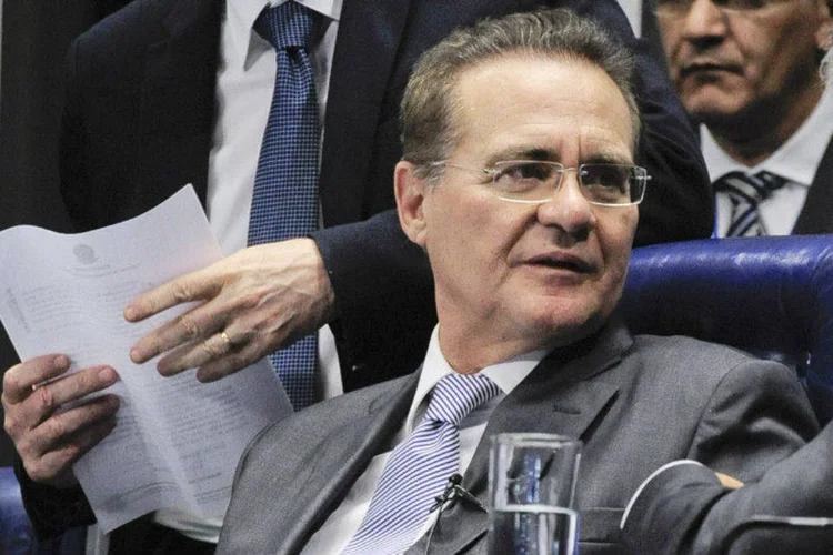 
	Renan Calheiros em plen&aacute;rio do Senado: &ldquo;o mais recomend&aacute;vel, cedendo ao apelo de n&atilde;o permitir a desarruma&ccedil;&atilde;o fiscal, &eacute; adiar a sess&atilde;o&rdquo;
 (Jonas Pereira/ Agência Senado)