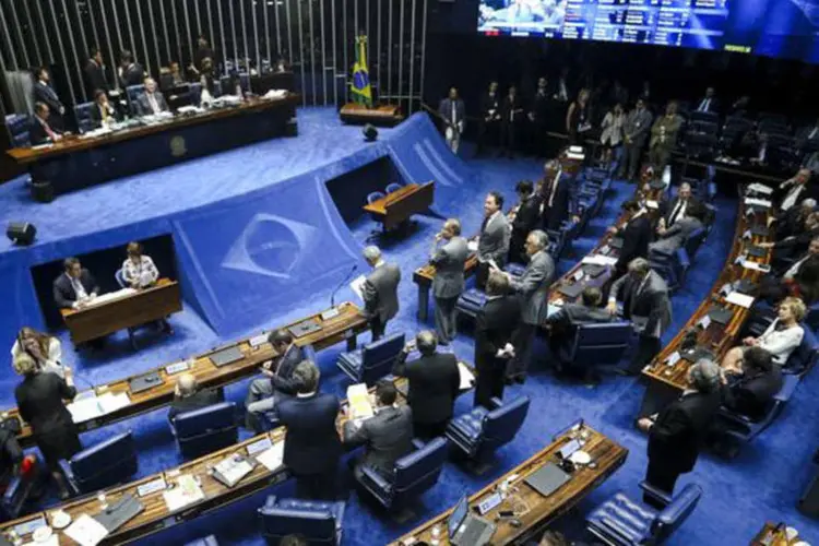 
	Senado: a restri&ccedil;&atilde;o da leitura &agrave;s conclus&otilde;es do relat&oacute;rio provocou protestos por parte dos senadores governistas
 (Marcelo Camargo/Agência Brasil)