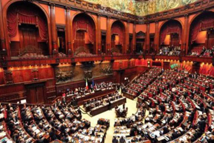 Senado italiano: o plano de ajuste, que foi retocado e endurecido nos últimos dias, deverá permitir ao país alcançar o déficit zero em 2014

 (Alberto Pizzoli/AFP)