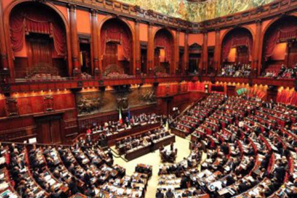 Senado italiano aprova plano de austeridade