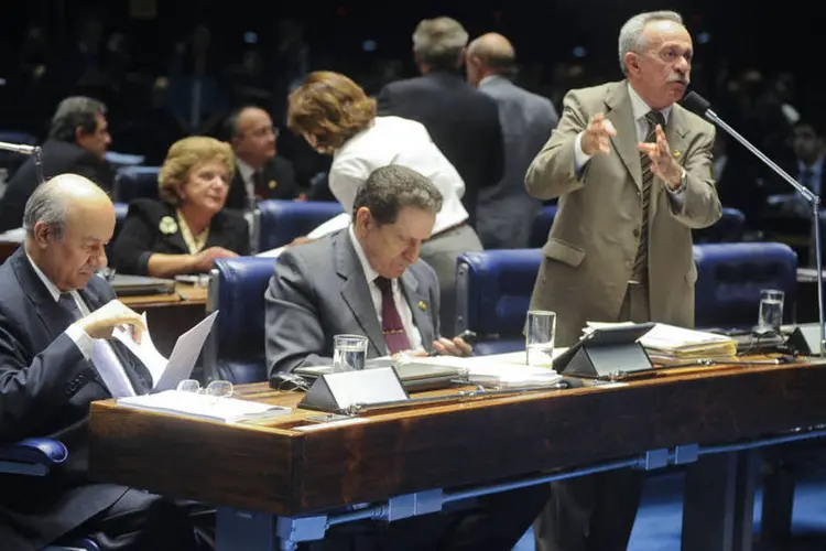 Senador Benedito de Lira defende aprovação da MP que amplia em R$ 80 bilhões o limite do BNDES (Moreira Mariz/Agência Senado)