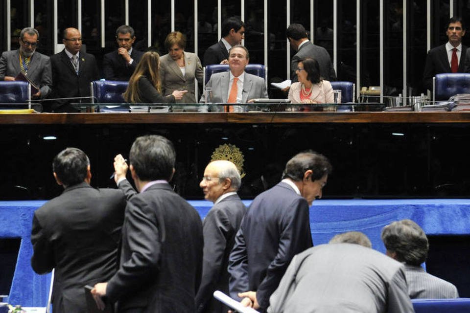 Renan abre sessão para apreciação de vetos presidenciais