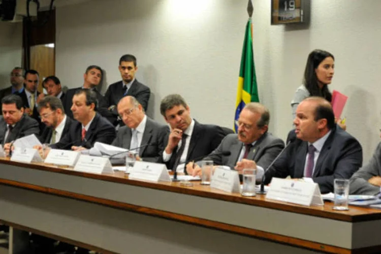 
	Governadores participam de debate sobre a unifica&ccedil;&atilde;o de al&iacute;quotas do Impostos sobre Circula&ccedil;&atilde;o de Mercadorias e Servi&ccedil;os (ICMS) no Senado
 (Antonio Cruz/ABr)