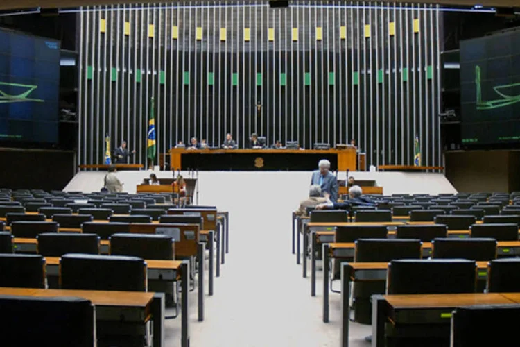 
	Senado brasileiro:&nbsp;a id&eacute;ia da comiss&atilde;o &eacute; promover debates com autoridades e especialistas e reunir todos os projetos que tramitam na Casa para que possam ser votados rapidamente.
 (Agência Brasil/ Wikimedia Commons)